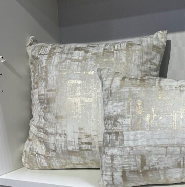 R721-01 GLORY CUSHION WITH ZIPPER-POLY FILLER